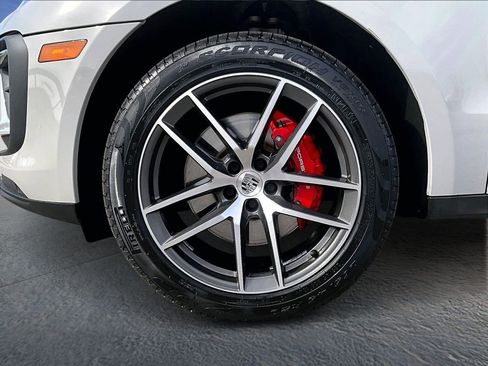 Certified 2024 Porsche Macan S image 11