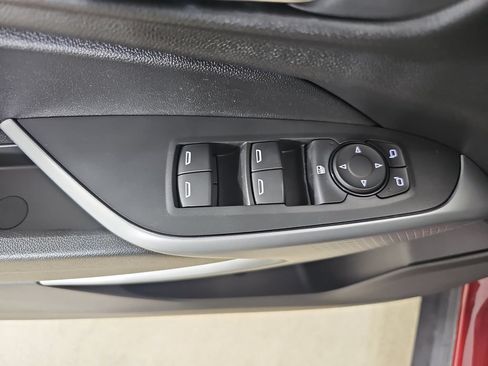 Used 2024 Chevrolet Trax RS FWD image 32
