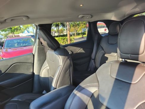 Used 2019 Jeep Cherokee Latitude Plus AWD/4WD image 20