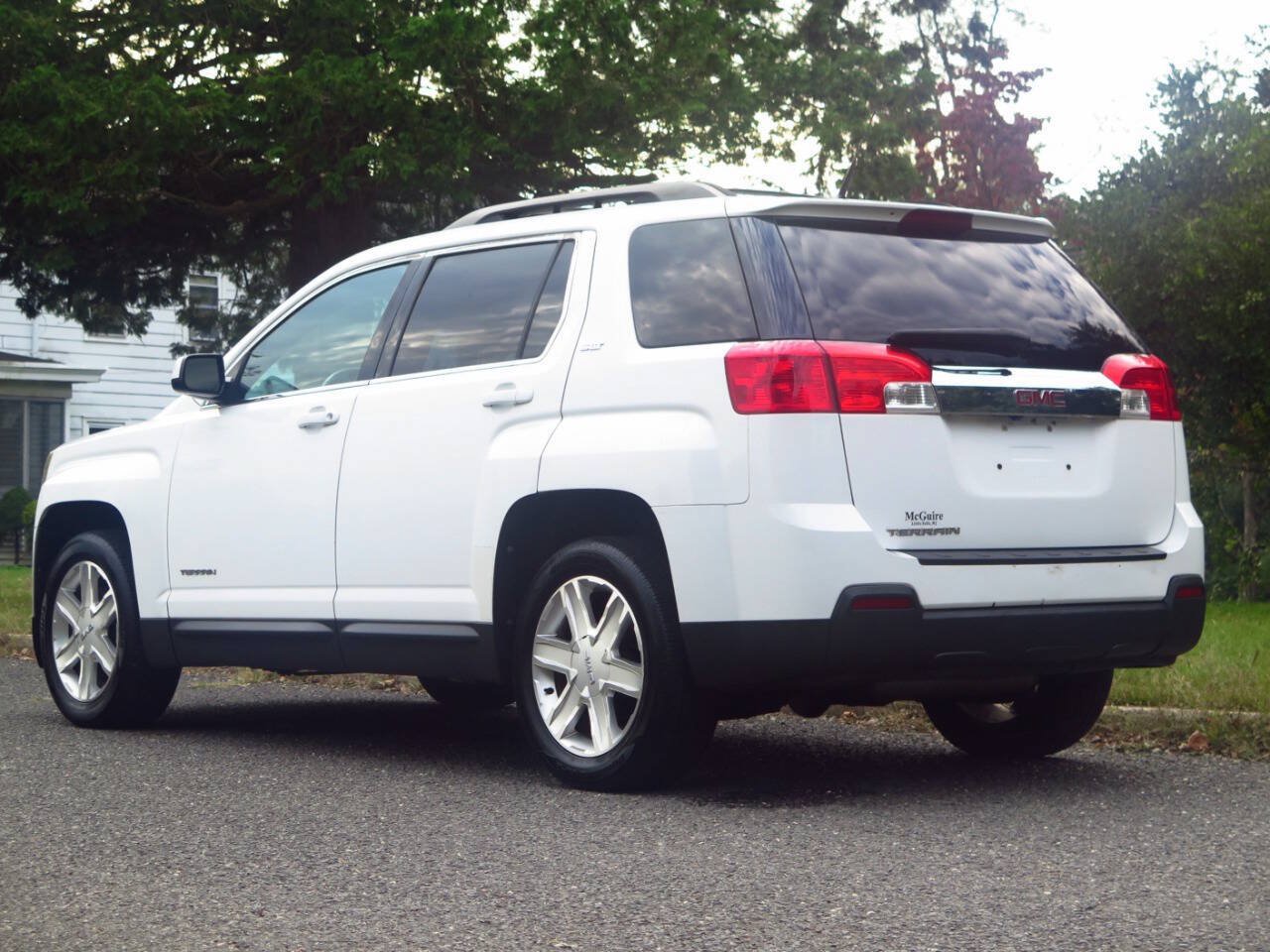 Used 2011 GMC Terrain SLT w/ Cargo Package FWD image 3