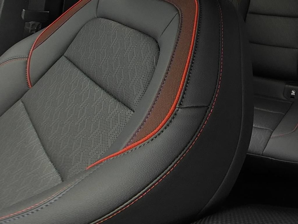 Used 2025 Chevrolet Equinox RS w/ Safety and Technology Package FWD image 12