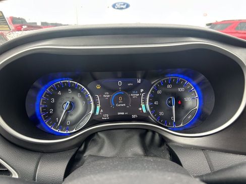 Used 2023 Chrysler Pacifica Touring-L FWD image 32