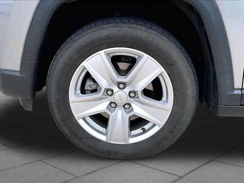 Used 2022 Jeep Compass Latitude AWD/4WD image 12
