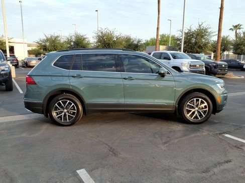 Used 2021 Volkswagen Tiguan SE FWD image 3