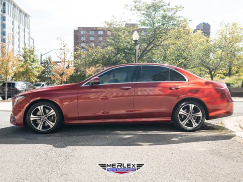 Used 2019 Mercedes-Benz E 300 4MATIC w/ Driver Assistance Package image 4
