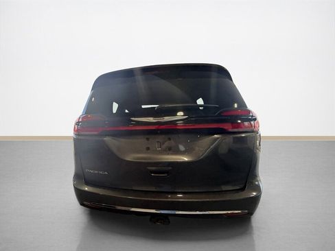 Used 2021 Chrysler Pacifica Touring w/ Cold Weather Group FWD image 5