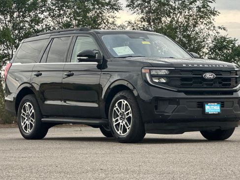 Certified 2025 Ford Expedition Active AWD/4WD image 9