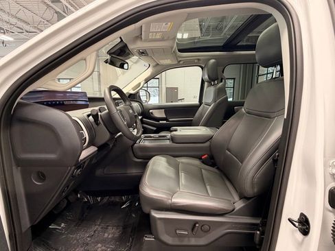 Used 2025 Ford Expedition Active AWD/4WD image 27