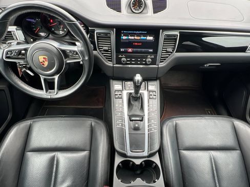 Used 2018 Porsche Macan image 18