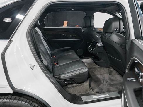 Used 2023 Bentley Bentayga Extended Wheelbase image 35