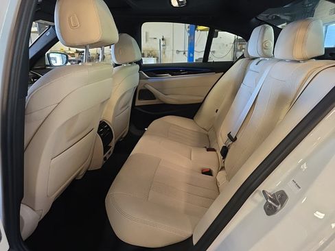 Used 2023 BMW 530e w/ Premium Package RWD image 5