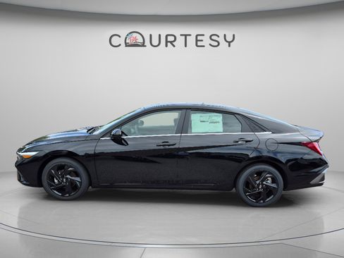 New 2026 Hyundai Elantra SEL Sport Premium FWD image 2