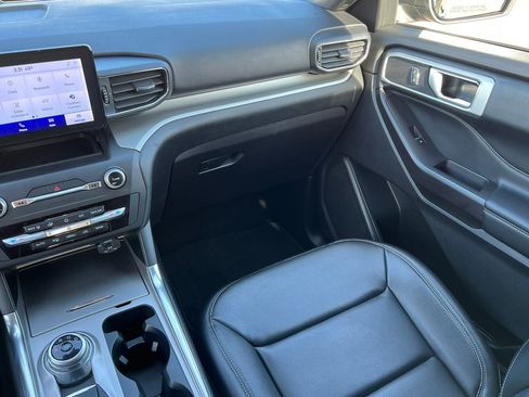 Used 2020 Ford Explorer XLT w/ Equipment Group 202A image 34