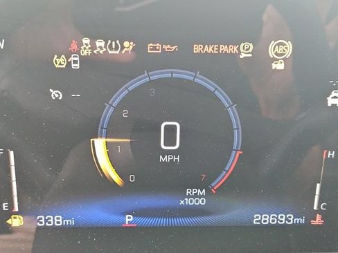 Used 2024 Chevrolet Trax LT w/ Sunroof Package FWD image 8