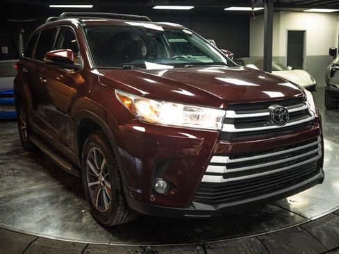 Used 2019 Toyota Highlander XLE FWD image 5