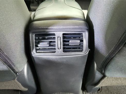 Used 2019 Nissan Rogue SV w/ Premium Package image 34