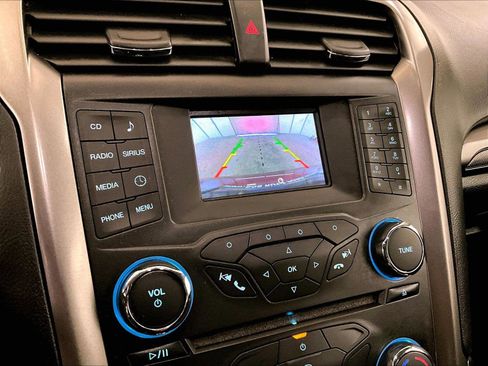 Used 2017 Ford Fusion SE image 20