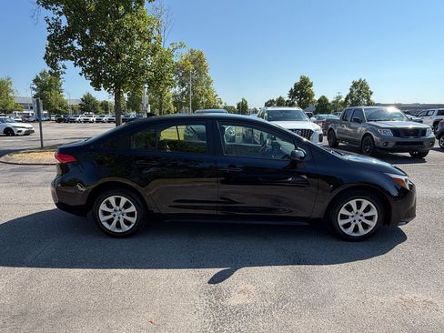 Used 2025 Toyota Corolla LE FWD image 8