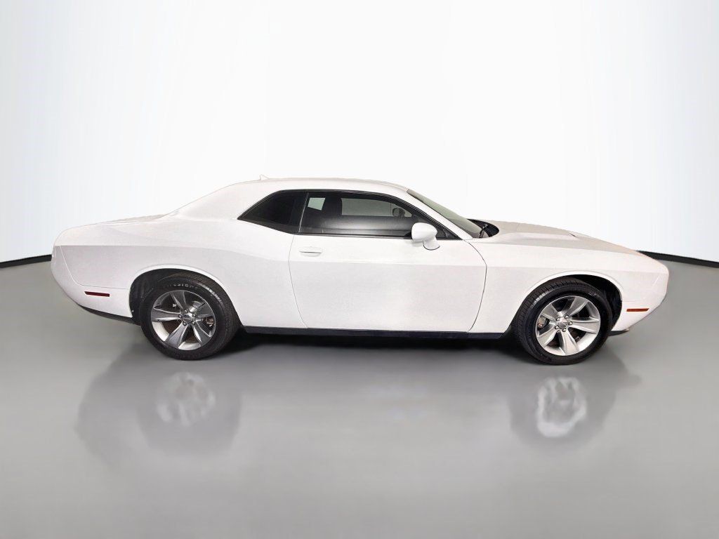 Used 2017 Dodge Challenger SXT w/ Driver Convenience Group RWD image 11