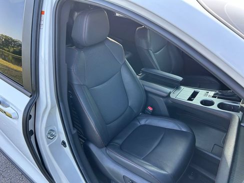 Used 2024 Toyota Sienna XSE FWD image 17