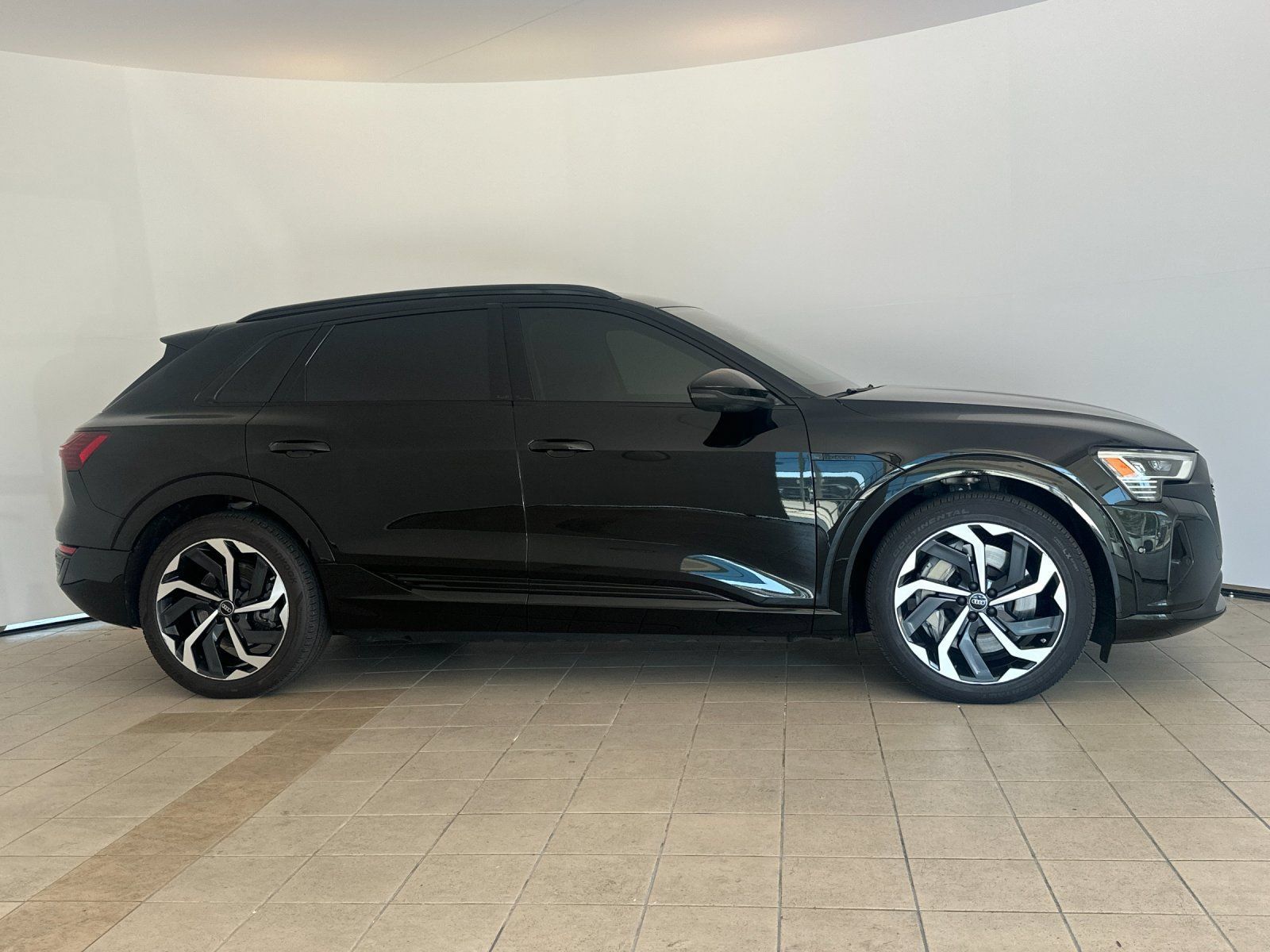 Used 2024 Audi Q8 e-tron Premium Plus w/ Premium Plus Package AWD/4WD image 7