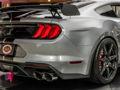 Used 2020 Ford Mustang Shelby GT500 w/ Carbon Fiber Track Pack RWD image 39