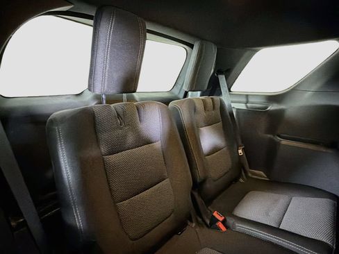 Used 2018 Ford Explorer XLT w/ Equipment Group 201A FWD image 27