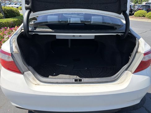 Used 2017 Toyota Camry SE w/ Moonroof Package FWD image 34