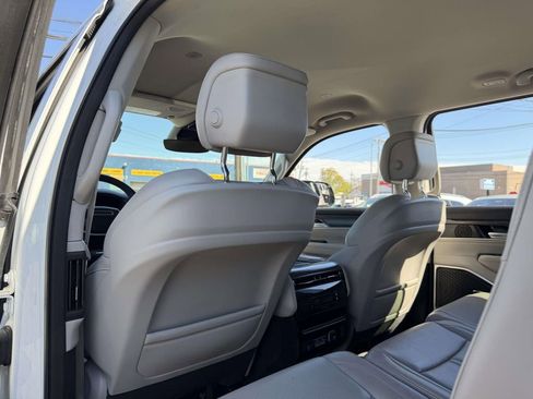 Used 2024 Jeep Wagoneer Series II w/ Flexible Seating Group AWD/4WD image 25