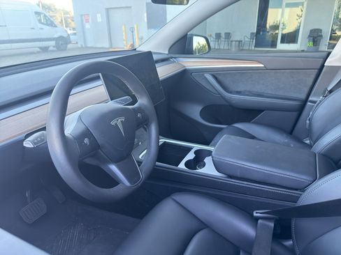 Used 2023 Tesla Model Y Long Range AWD/4WD image 9