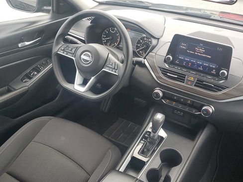 Used 2025 Nissan Altima 2.5 SV FWD image 23