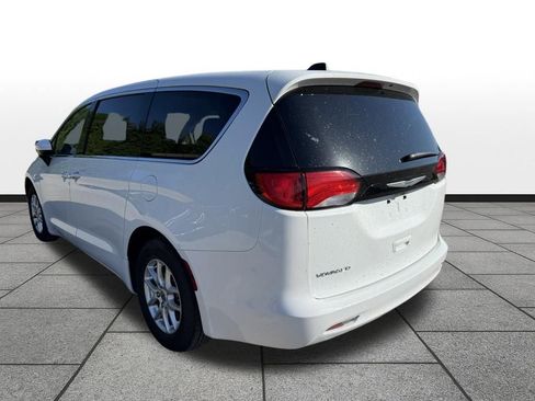 Used 2023 Chrysler Voyager LX FWD image 7