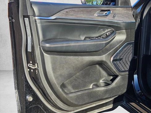 Used 2022 Jeep Grand Cherokee L Overland image 8