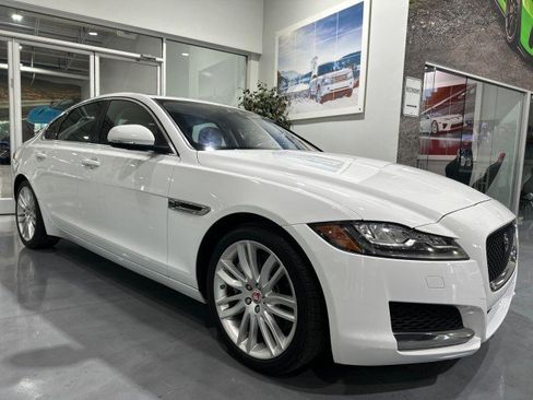 Used 2017 Jaguar XF Prestige RWD image 18