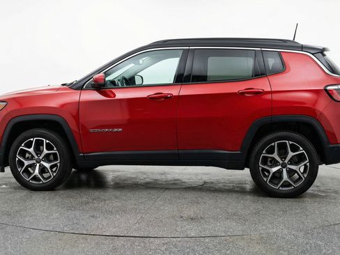 Used 2025 Jeep Compass Limited image 5