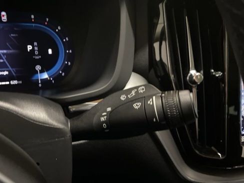 Used 2025 Volvo XC60 B5 Core image 41