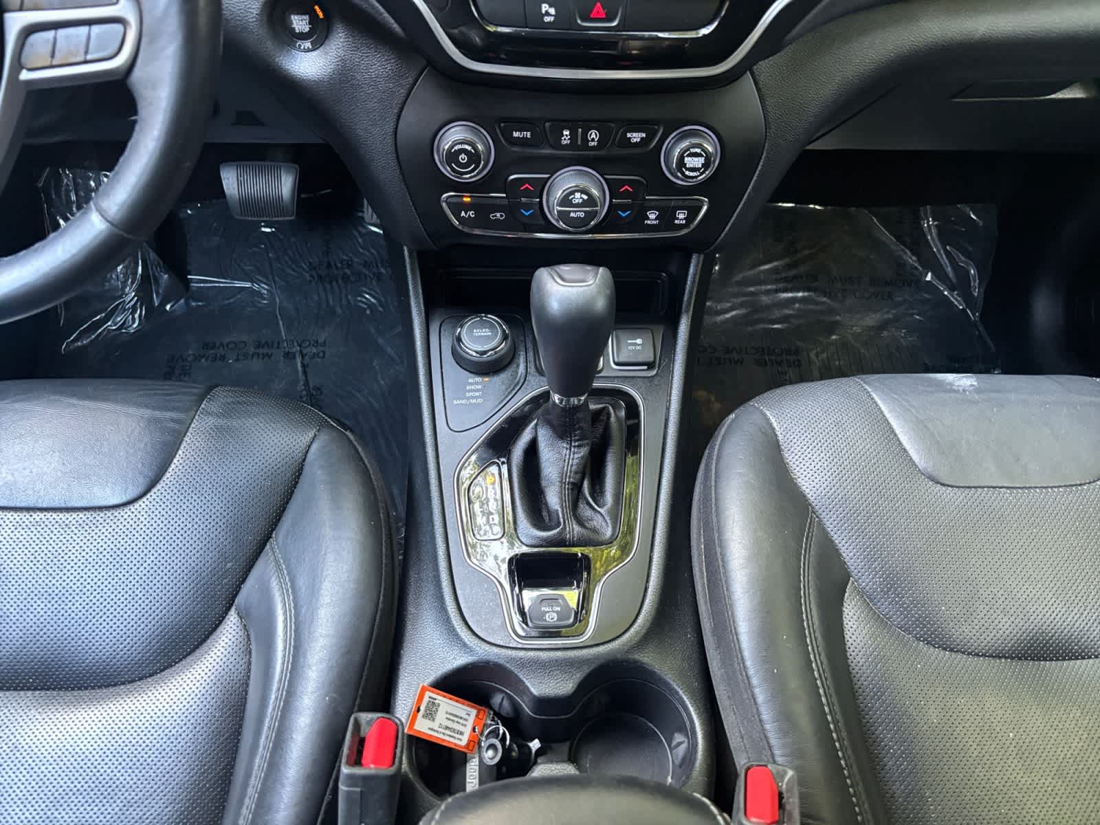 Used 2019 Jeep Cherokee Limited AWD/4WD image 16