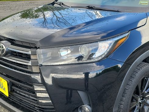 Used 2019 Toyota Highlander SE AWD/4WD image 9