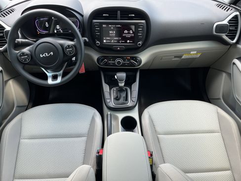 New 2025 Kia Soul LX w/ LX Technology Package image 3