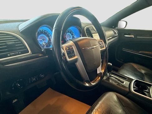 Used 2011 Chrysler 300 Limited RWD image 11