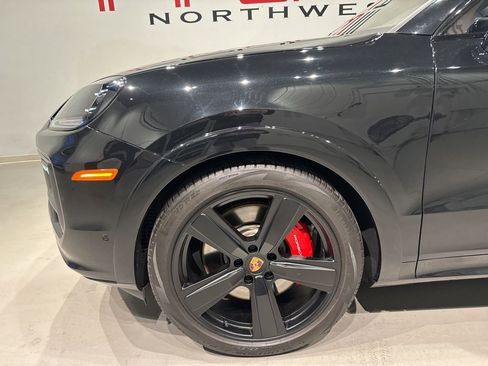 Used 2025 Porsche Cayenne GTS image 7