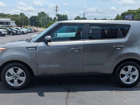 Used 2019 Kia Soul FWD image 4