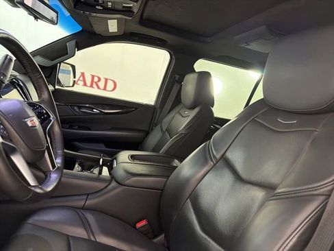 Used 2018 Cadillac Escalade Platinum AWD/4WD image 11
