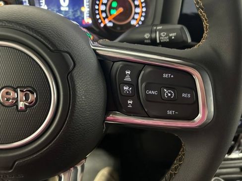 Used 2024 Jeep Wrangler Unlimited Sahara AWD/4WD image 25