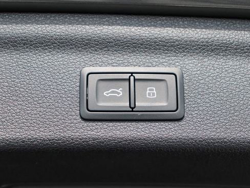 New 2025 Audi Q3 2.0T Premium image 40