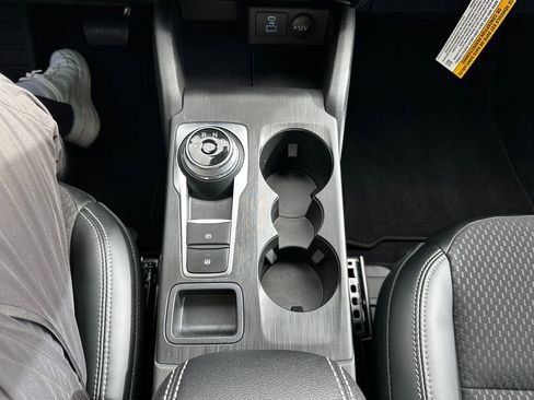 Used 2023 Ford Escape SE image 60