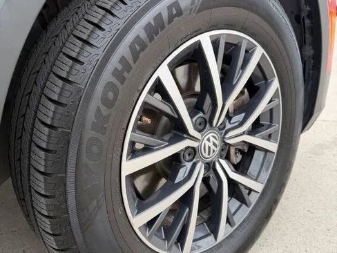 Used 2019 Volkswagen Tiguan SE FWD image 9