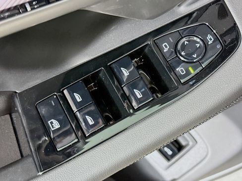 New 2026 BMW 540i xDrive w/ M Sport Package image 18