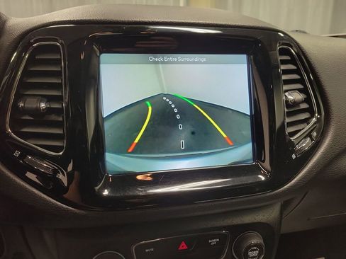 Used 2018 Jeep Compass Limited w/ Navigation Group image 17