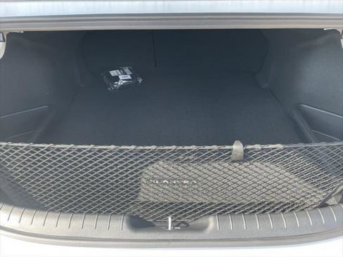 New 2025 Hyundai Elantra Limited image 31